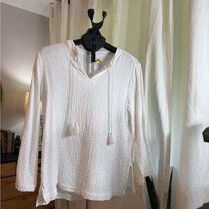 C&C California White Lightweight Textured Top with Sunburst Logo